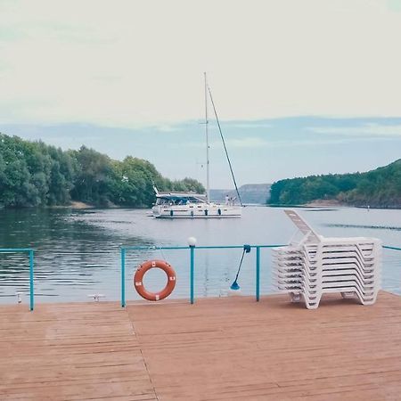 Hotel Yacht Club Mayak Dnistrivka ภายนอก รูปภาพ