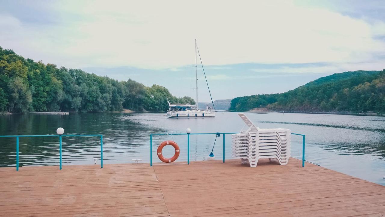 Hotel Yacht Club Mayak Dnistrivka ภายนอก รูปภาพ