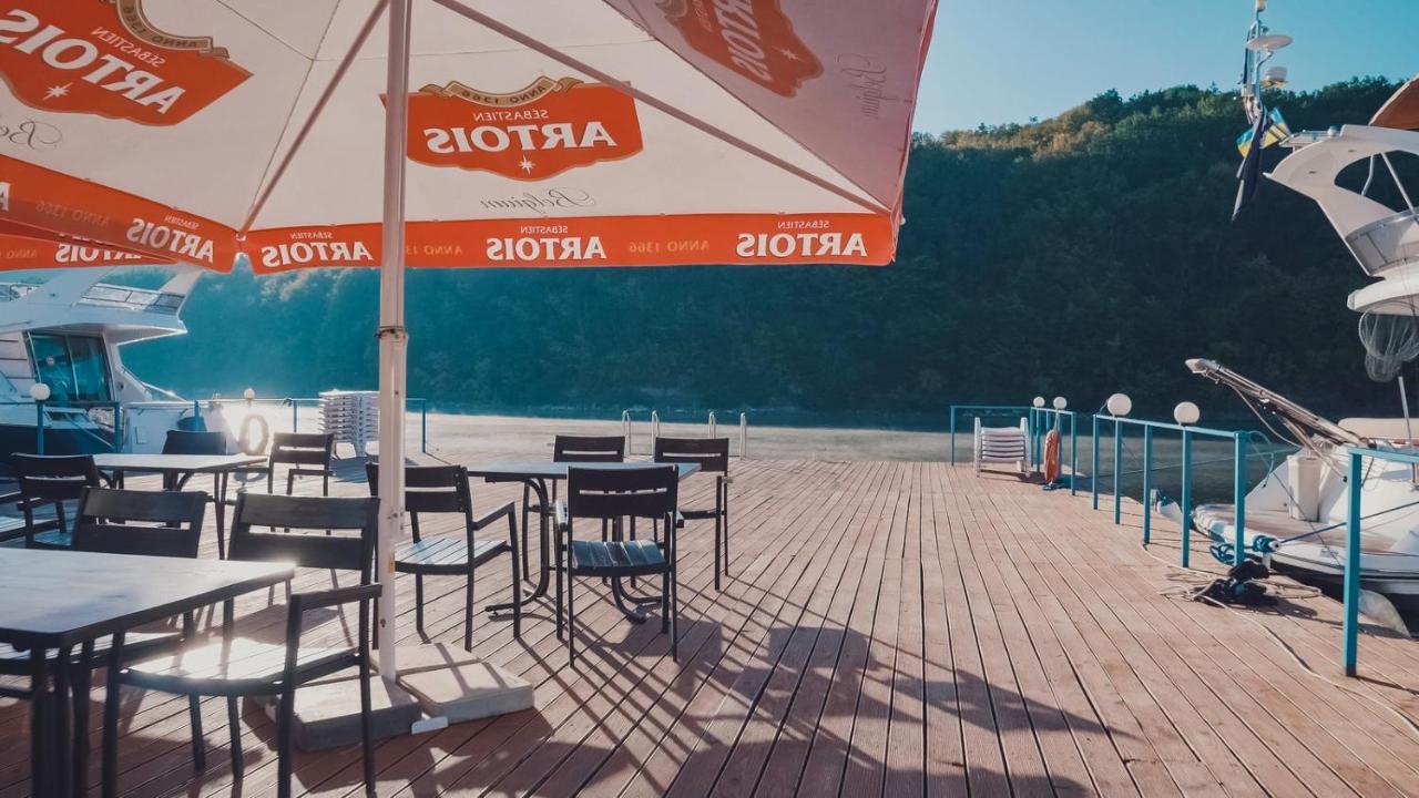 Hotel Yacht Club Mayak Dnistrivka ภายนอก รูปภาพ